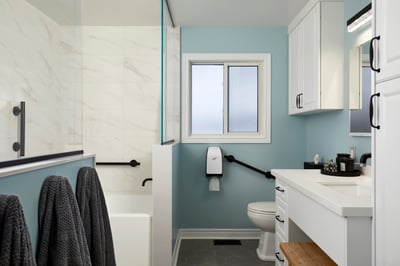 Bathroom with Grad Bars_2