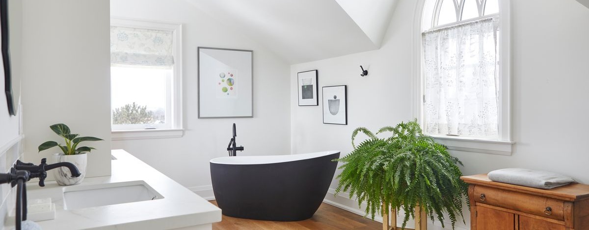 Bathroom with black tub renovation in Markham (1)-1