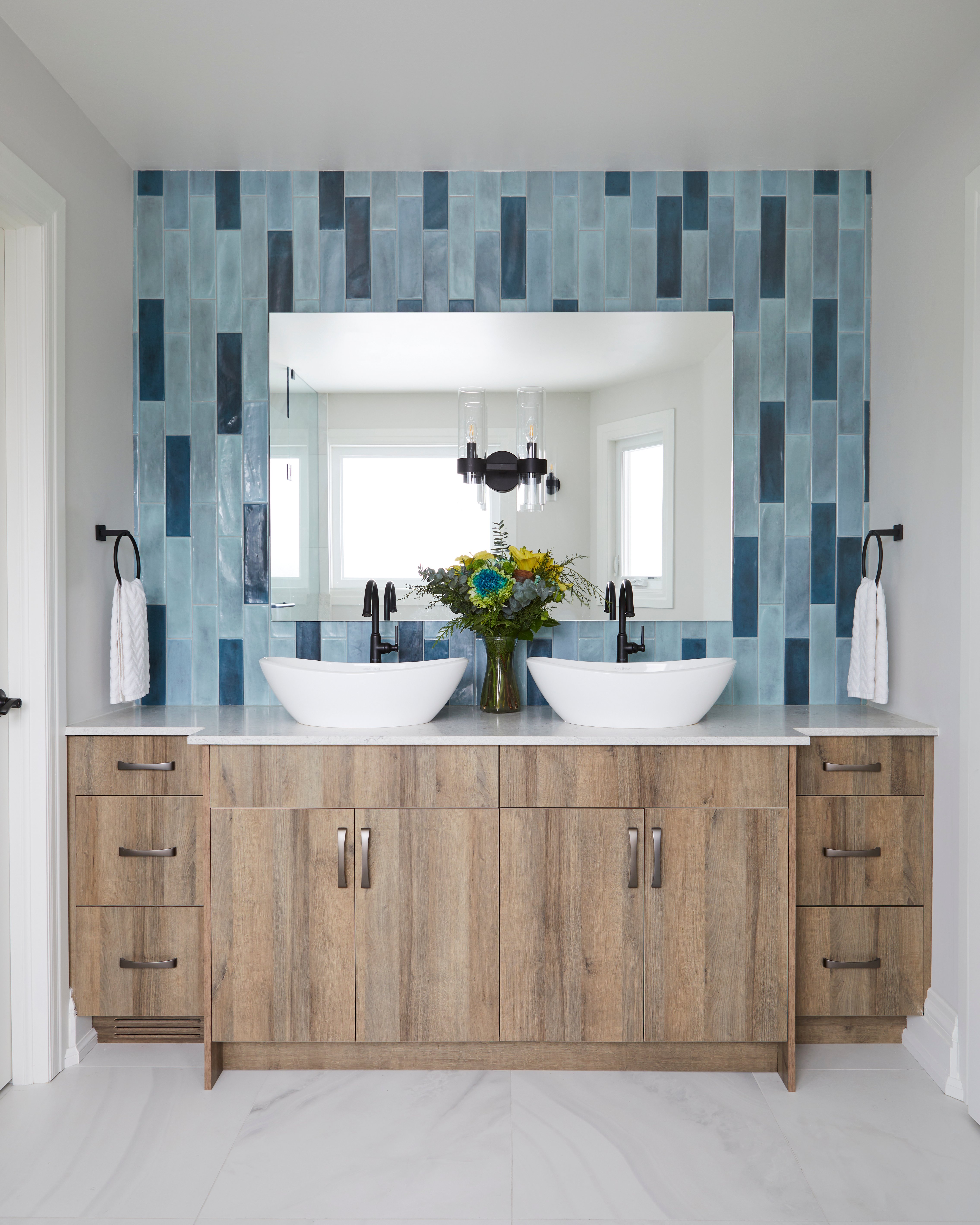 Double vanity centre view