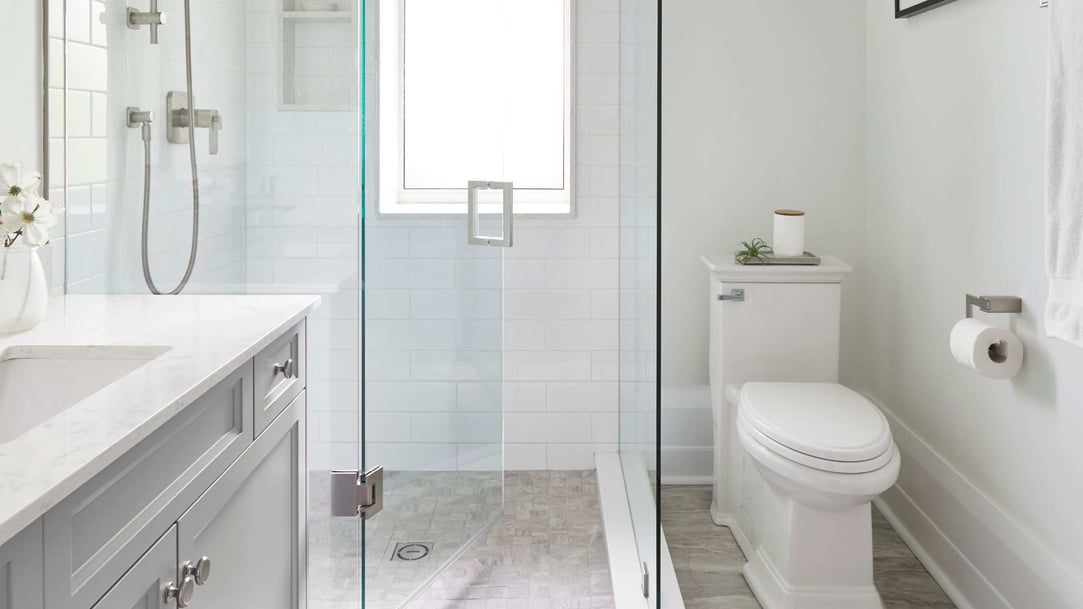 Bathroom Layout Design With Walk-In Shower Adjacent to Single-Sink Vanity.