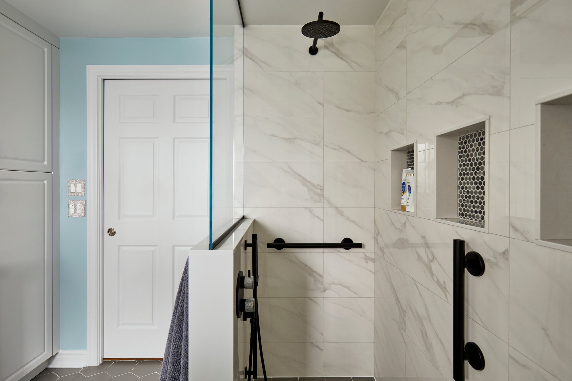 bling-Walk-in Shower with Grab Bars_2 bling-Walk-in Shower with Grab Bars_2