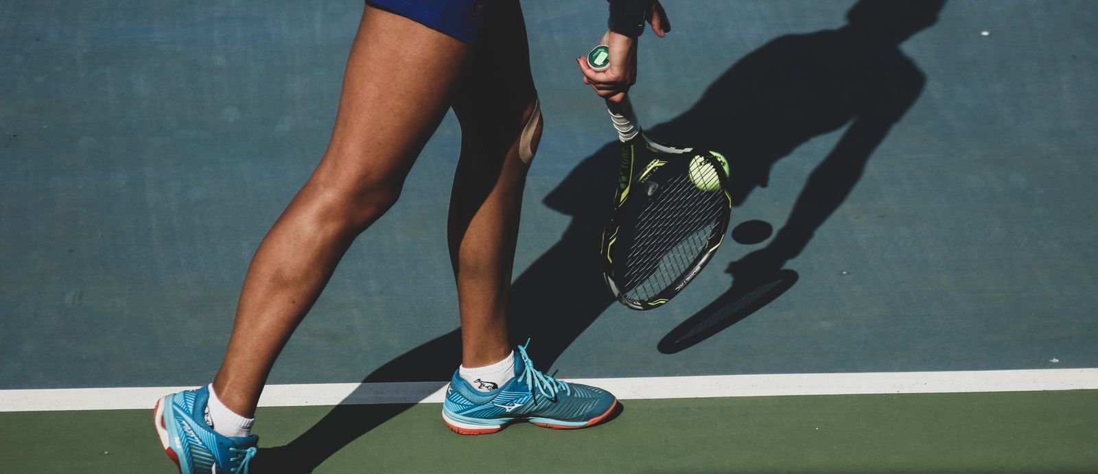 guy playing tennis at mayfair toronto parkway club (1)