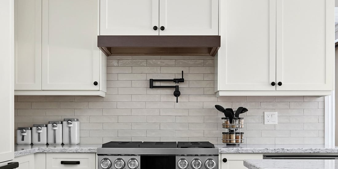 Running bond subway tile backsplash in kitchen behind range