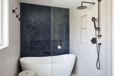 shower and tub centre view