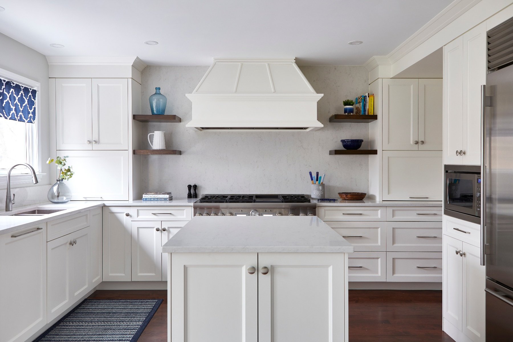 white kitchen with range hood renovation in markham