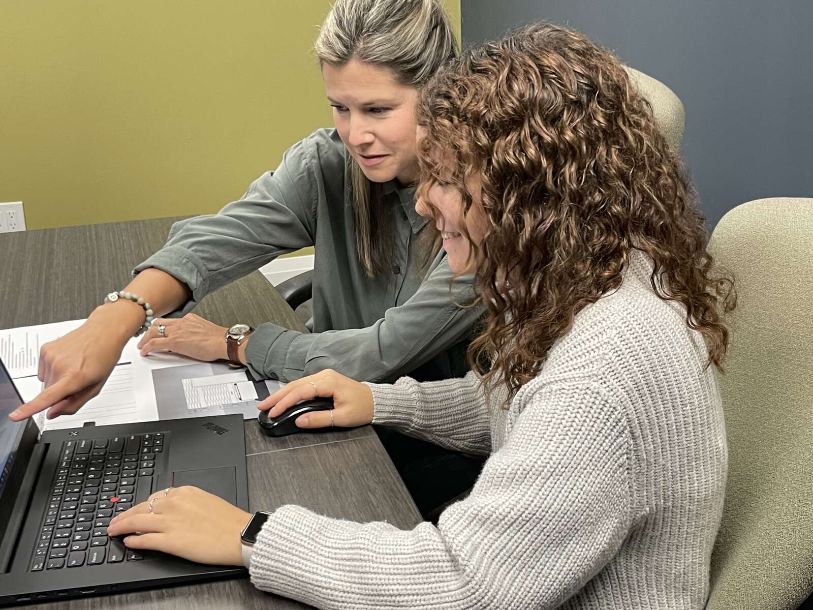 candice brown and meliza pineda working on laptop (1)